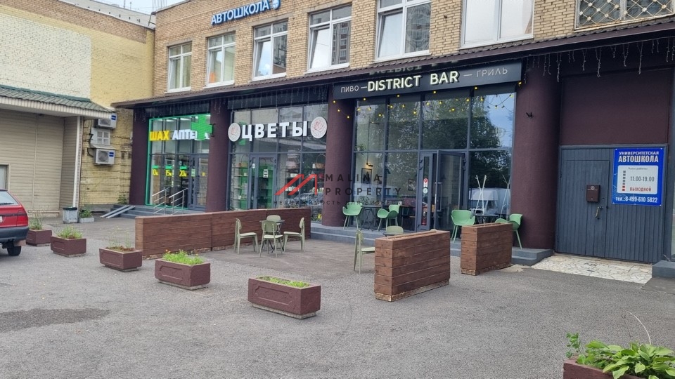 Продажа торгового помещения с арендатором пивной бар