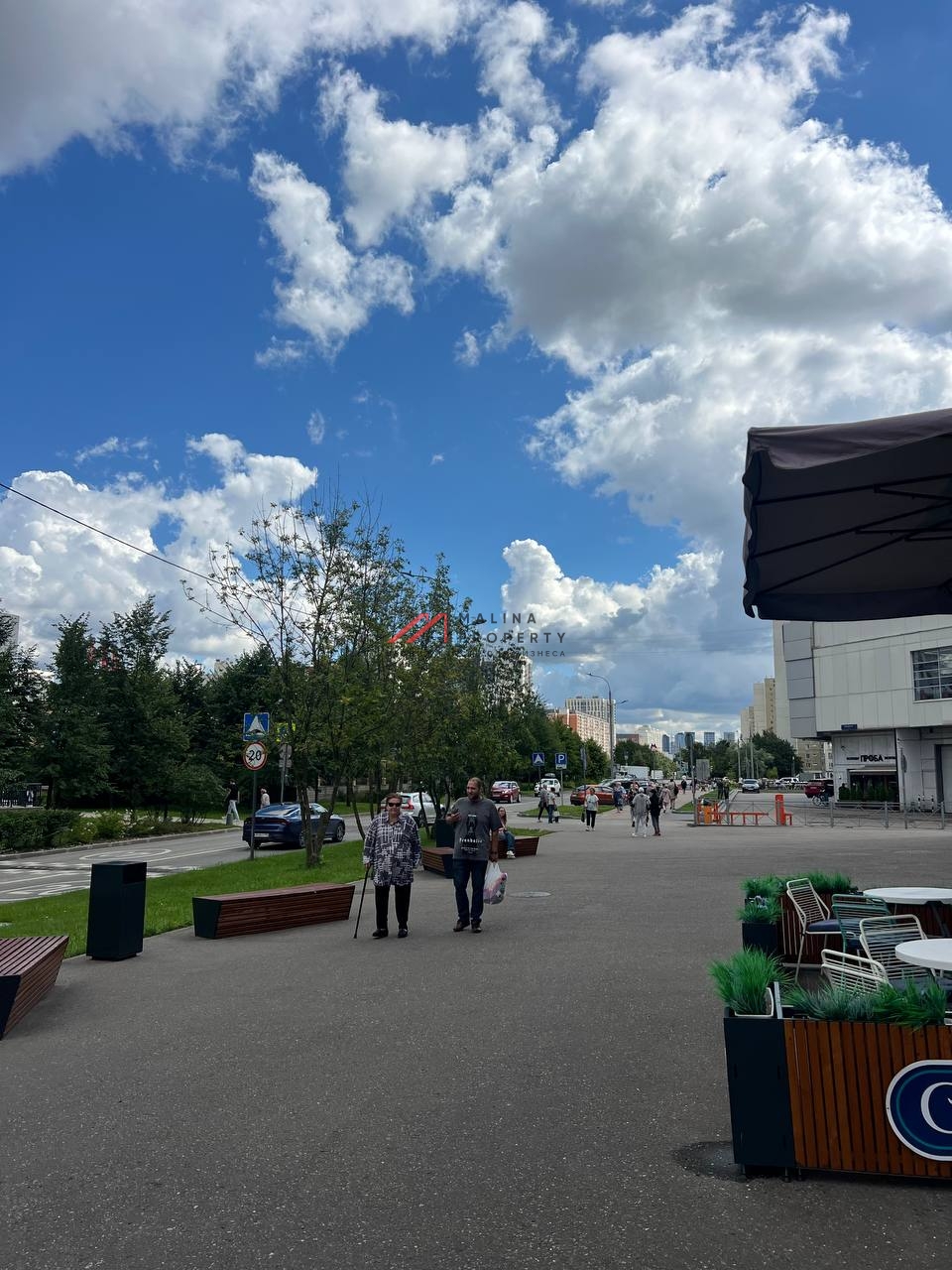 Продажа торгового центра на выходе из метро Митино