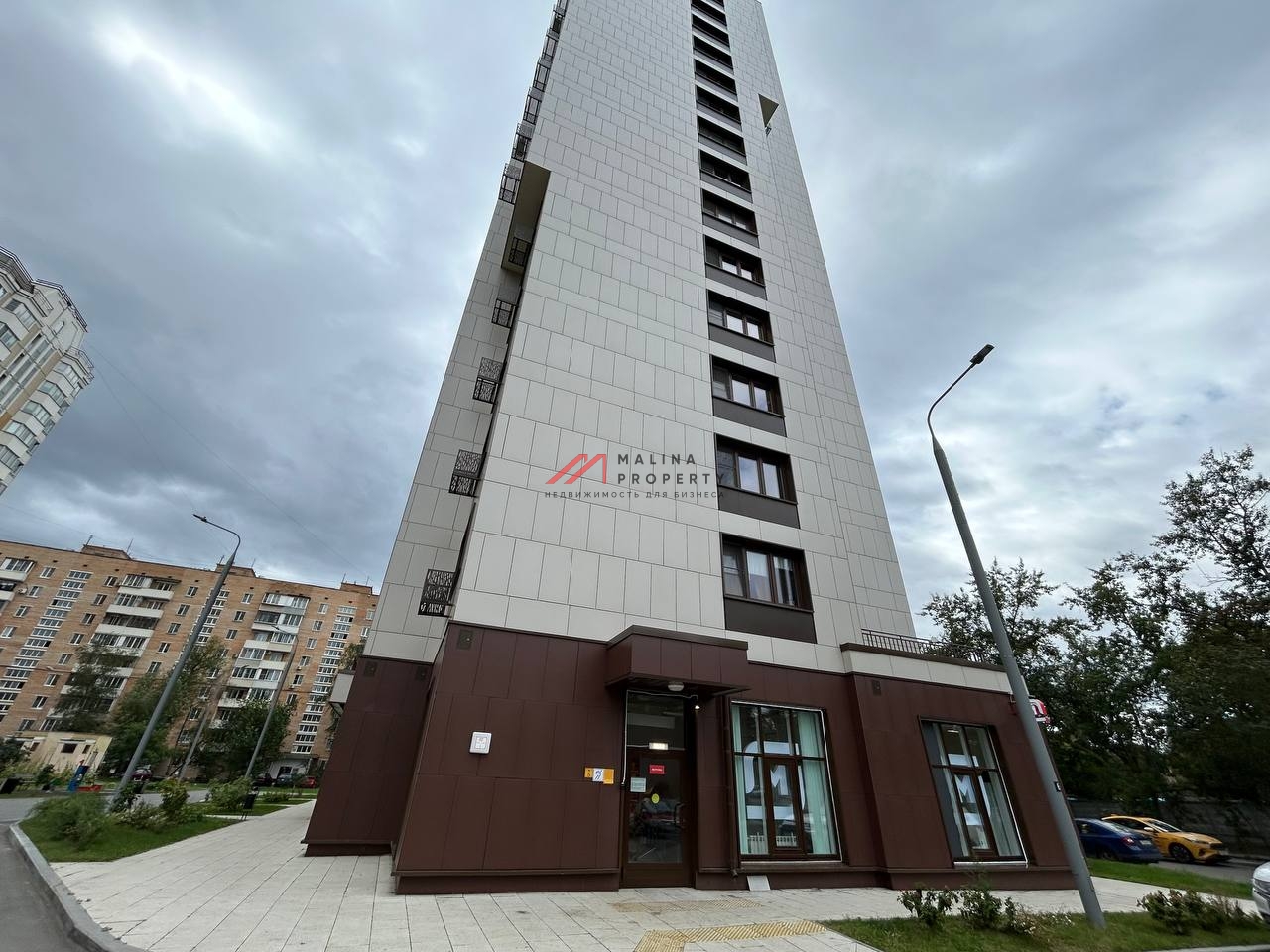 Продажа помещения с магазином Магнит в новом доме