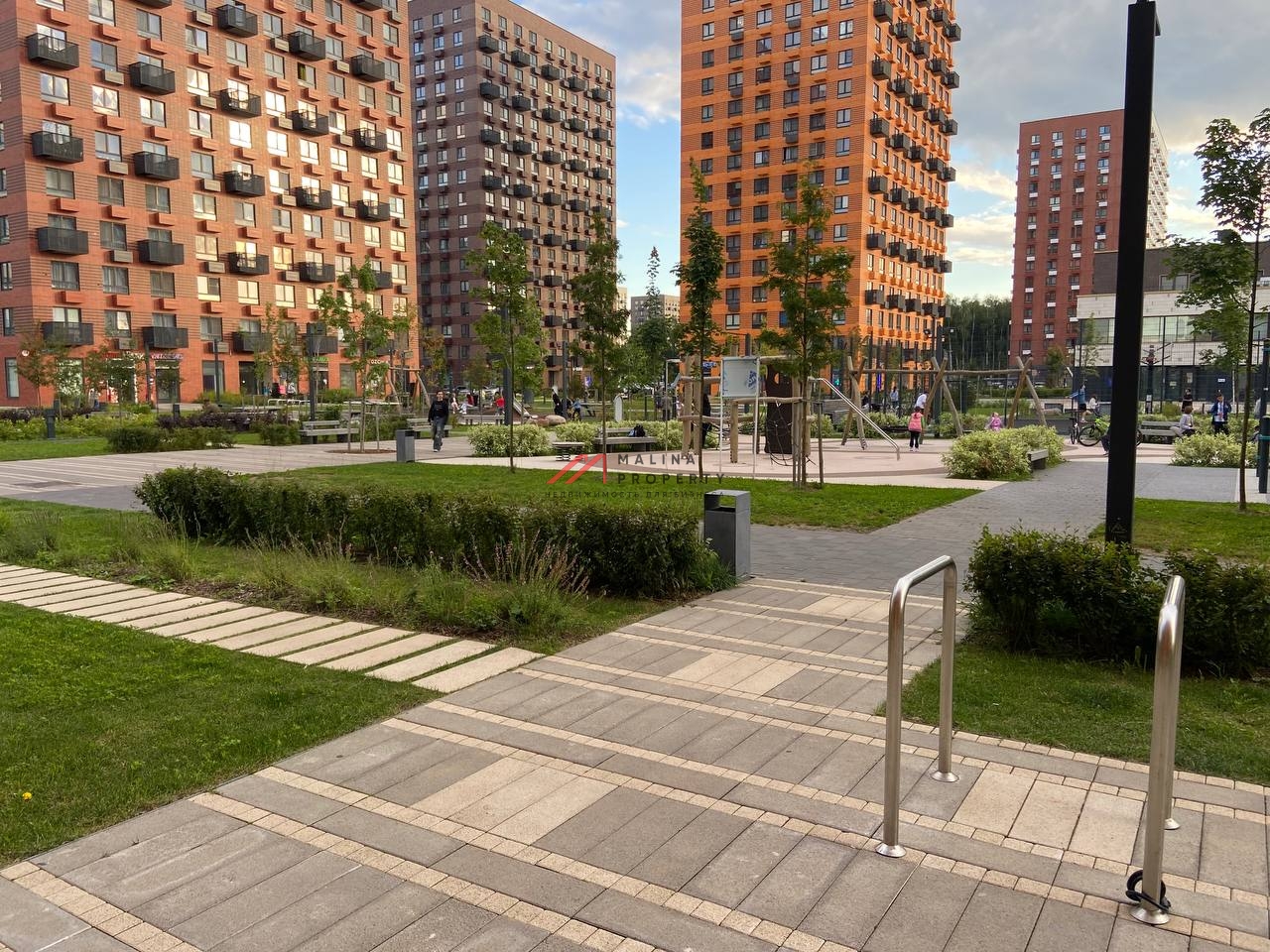 Продажа торгового помещения с арендатором в ЖК "Саларьево" 