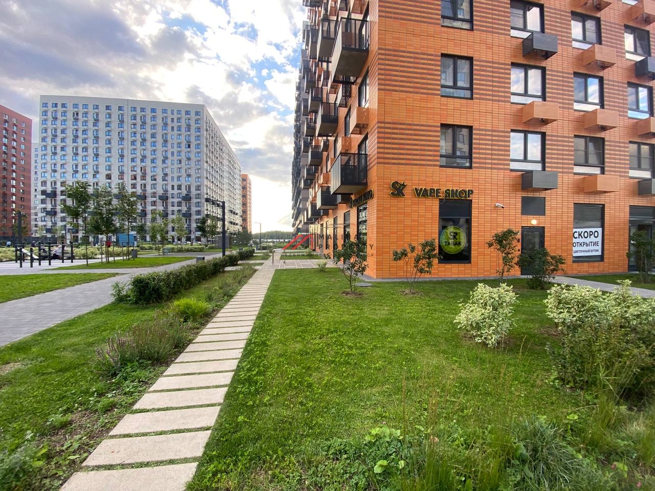 Продажа торгового помещения с арендатором в ЖК "Саларьево" 