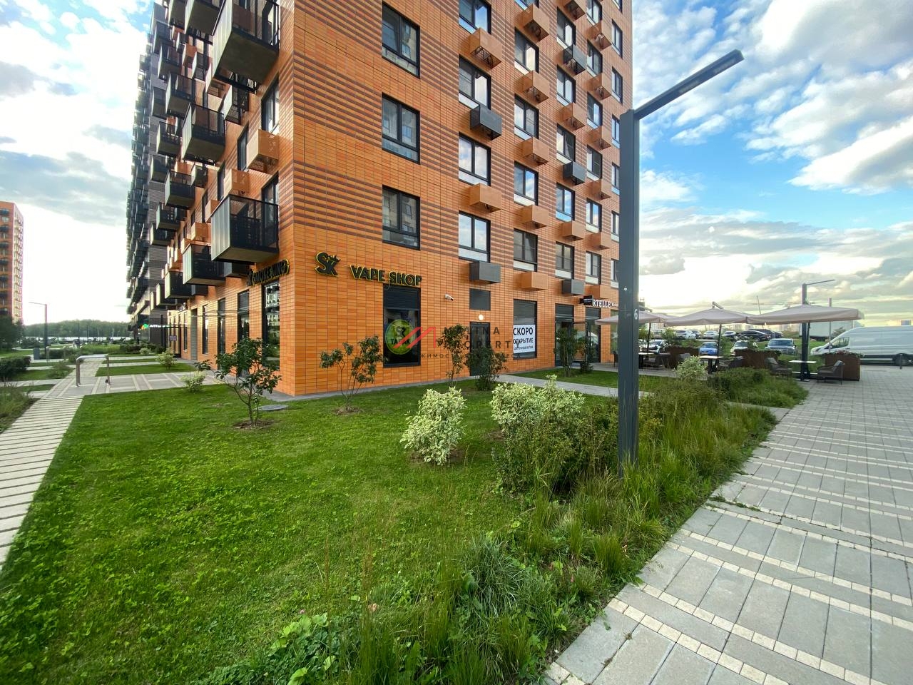 Продажа торгового помещения с арендатором в ЖК "Саларьево" 