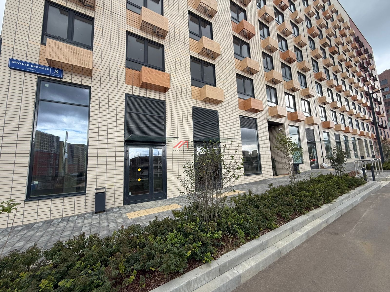 Продажа торгового помещения в ЖК "Середневский лес"