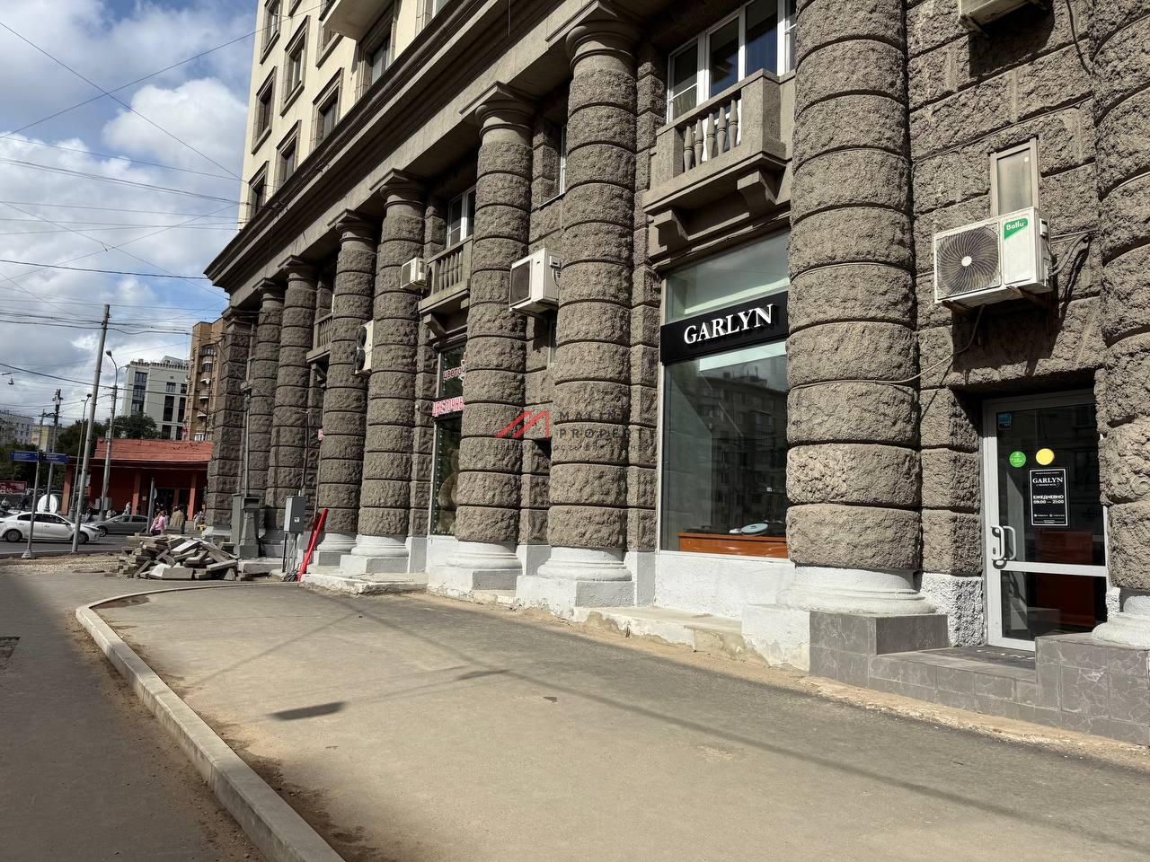 Аренда торгового помещения у метро Красносельская