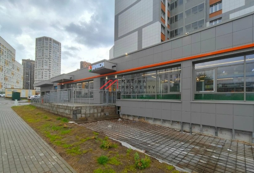 Торговое помещение с арендатором магазин "Дикси"