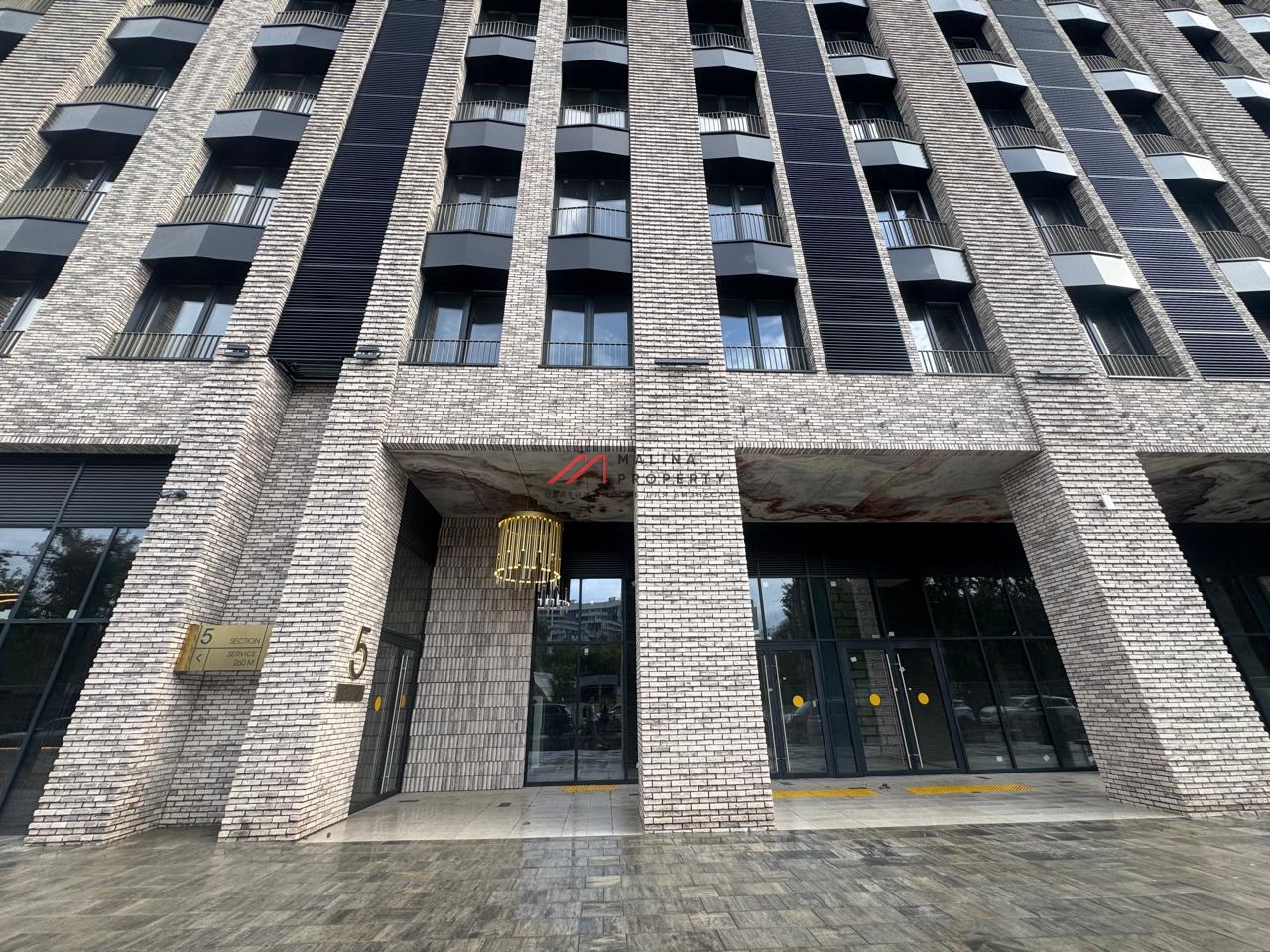 Аренда торгового помещения в ЖК "EVER". 1-я линия