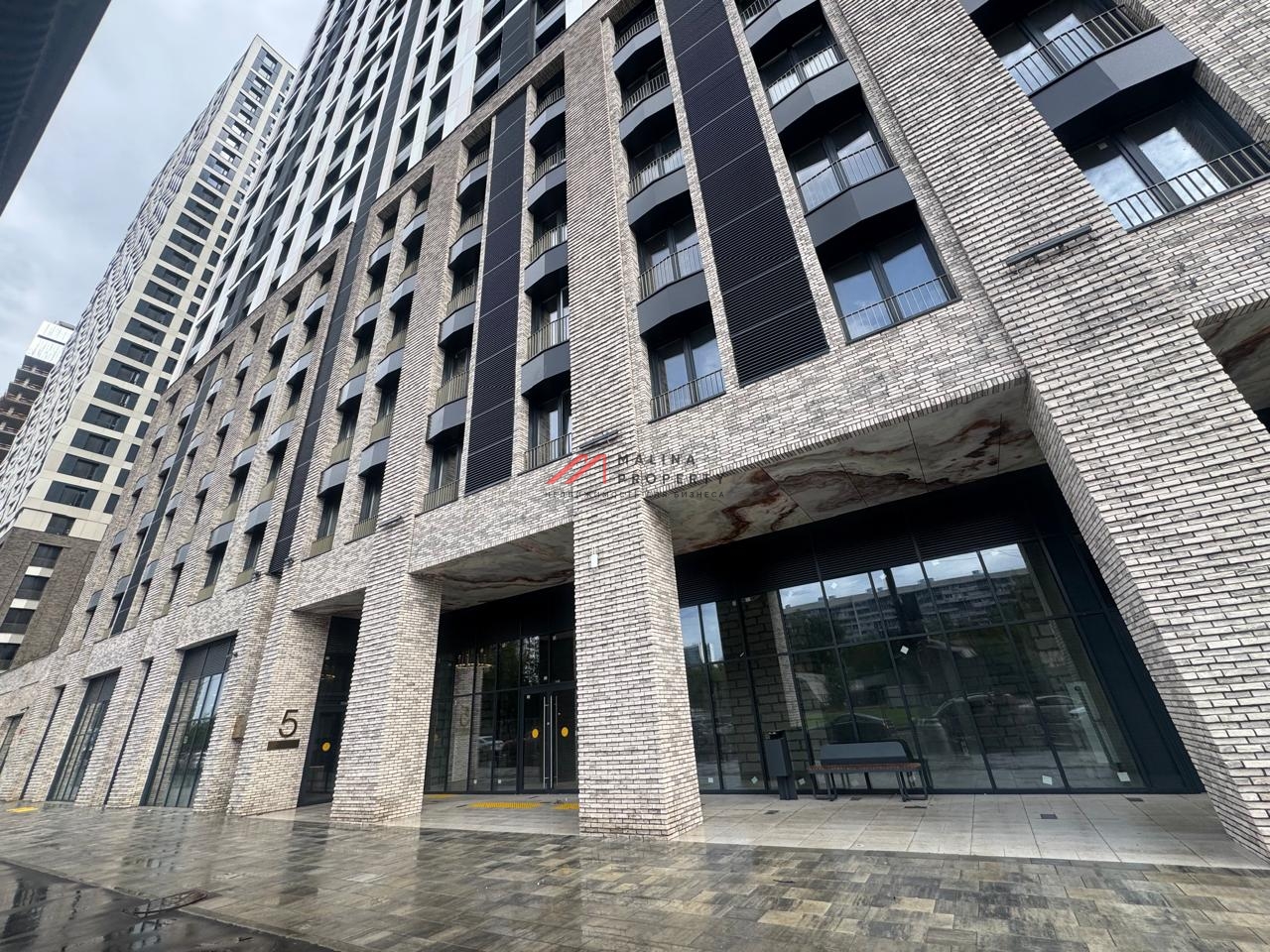 Аренда торгового помещения в ЖК "EVER". 1-я линия