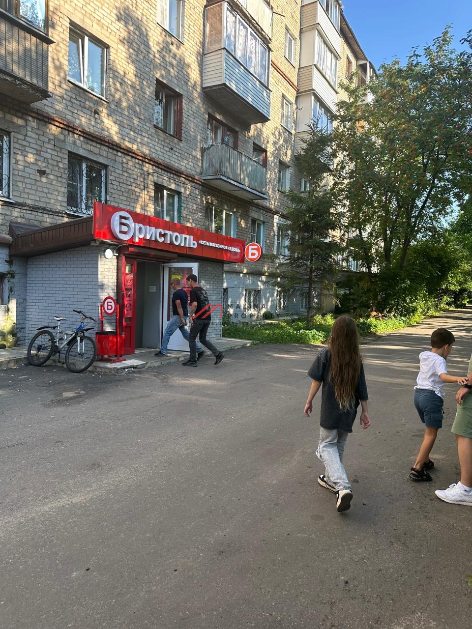 Продажа торгового помещения с арендатором Бристоль