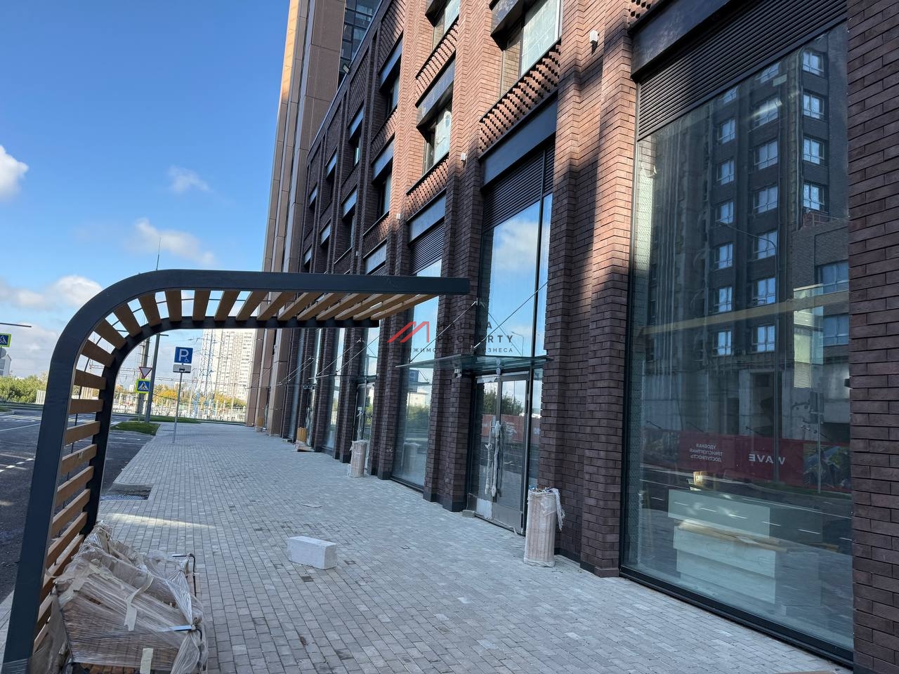 Аренда торгового помещения в ЖК "Wave" 