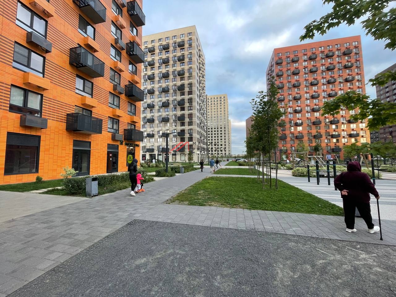 Продажа торгового помещения с арендатором в ЖК "Саларьево" 