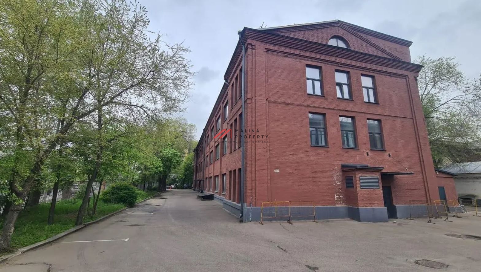 Продажа двух зданий с арендаторами в Москве