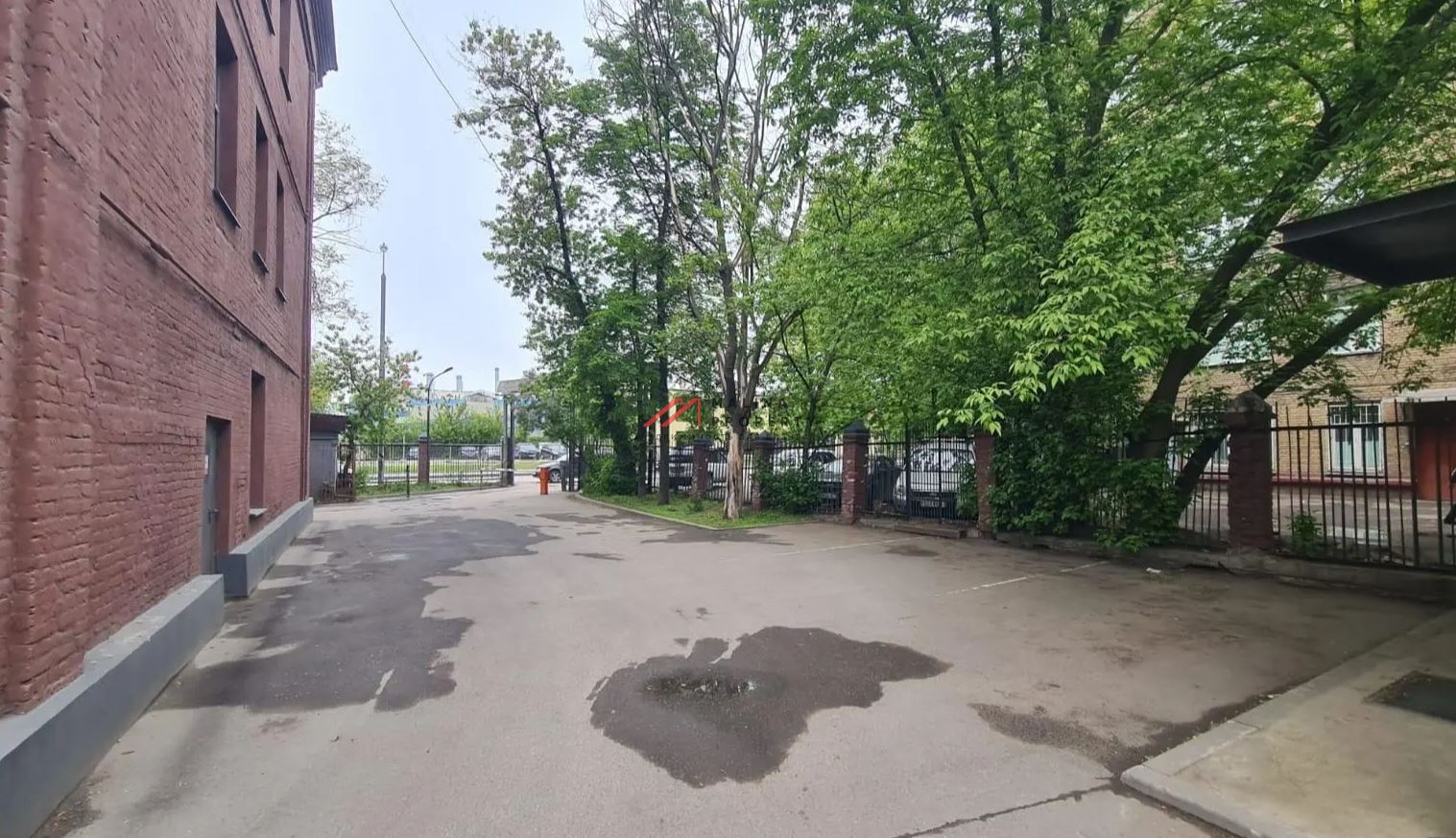 Продажа двух зданий с арендаторами в Москве