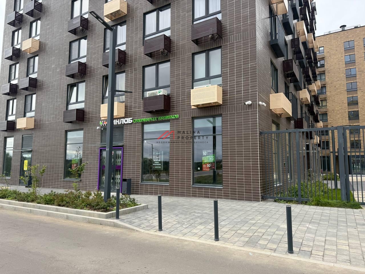 Продажа помещения с арендатором в ЖК "Середневский Лес" 