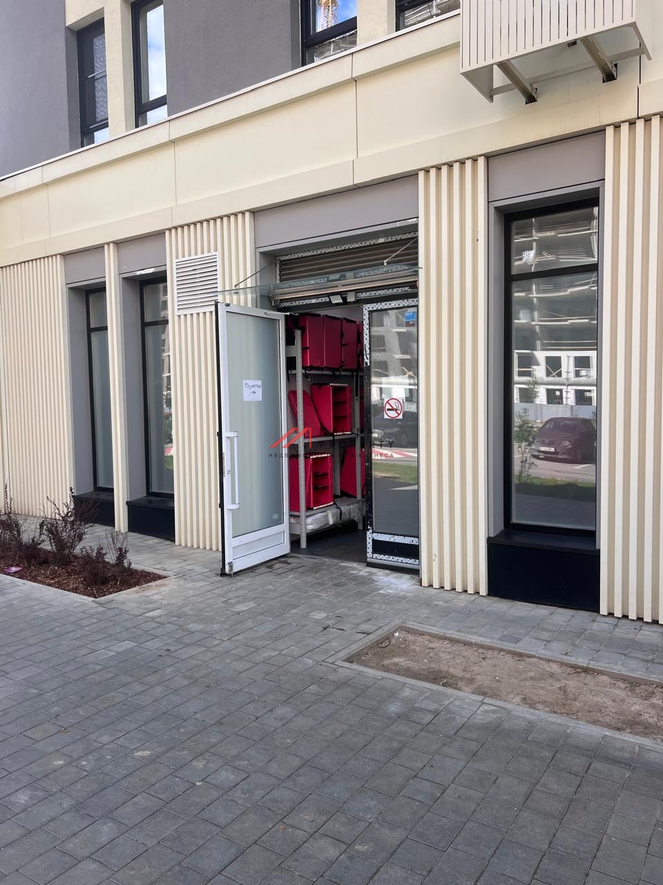 Продажа помещения с арендатором в жилом комплексе "Горки парк" 