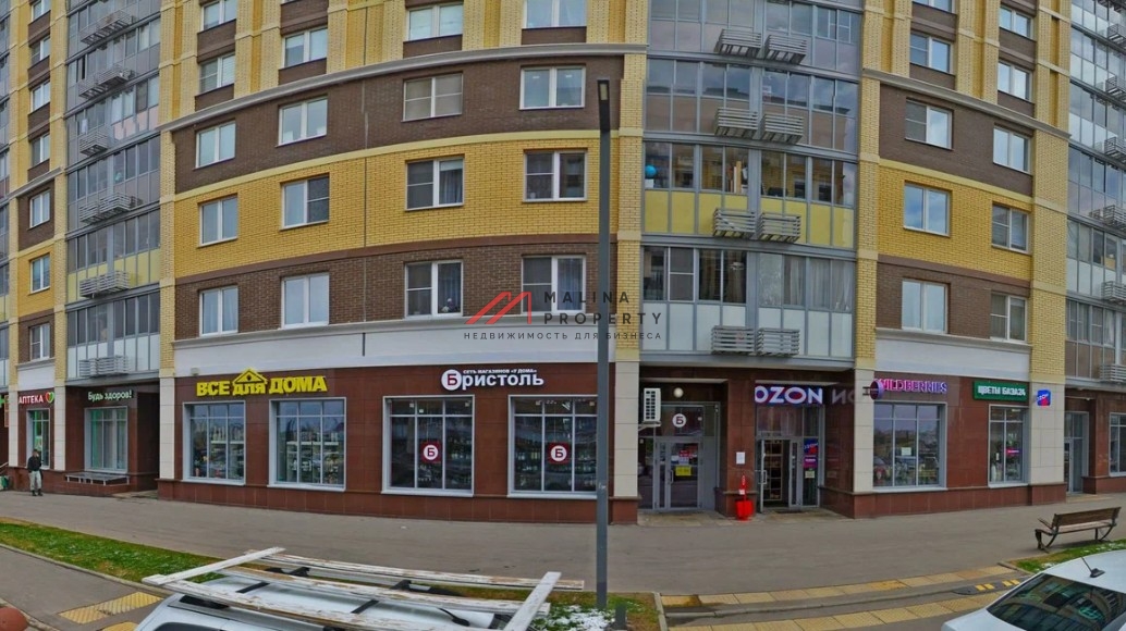 Продажа торгового помещения с арендаторам Бристоль