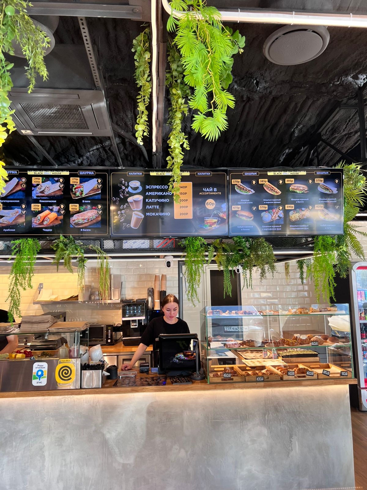 Продажа торгового здания с арендаторами 