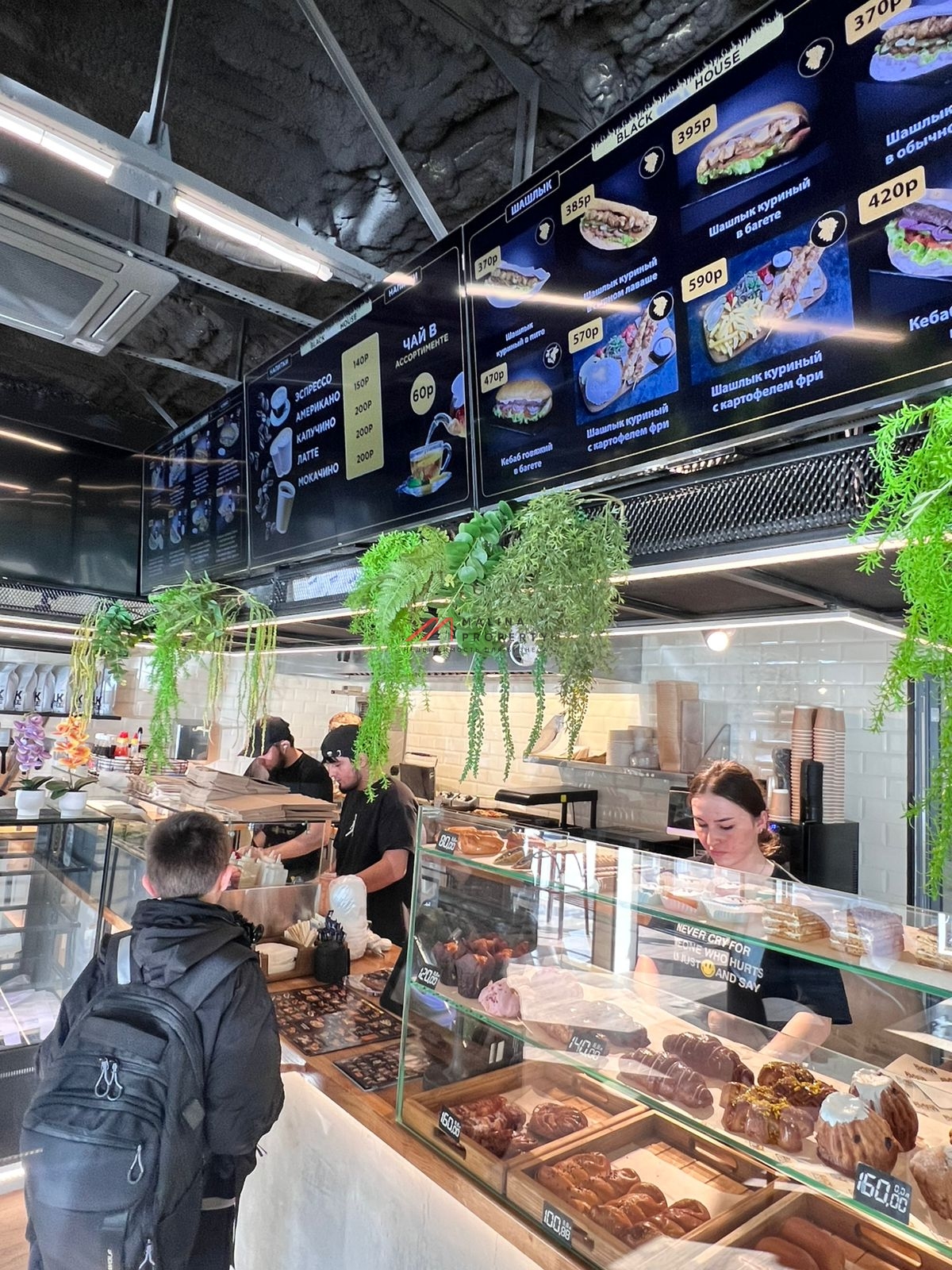 Продажа торгового здания с арендаторами 