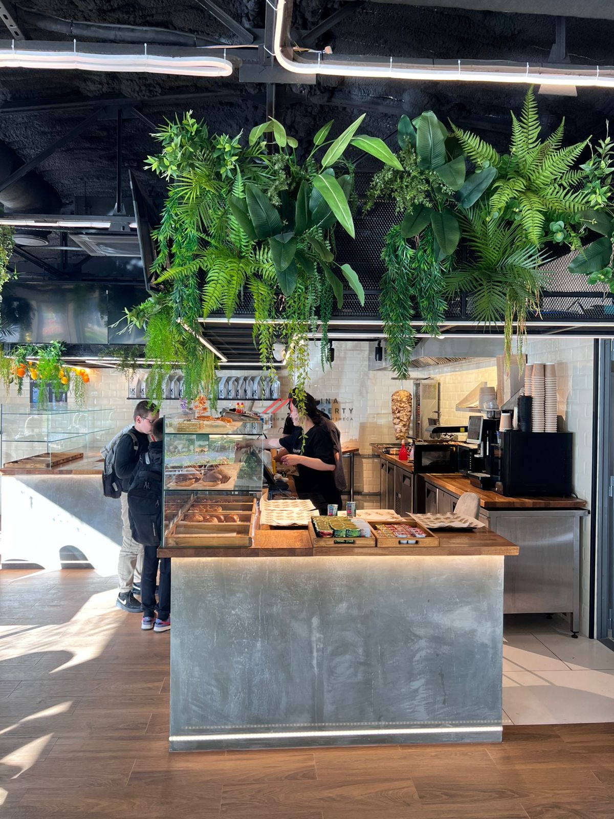 Продажа торгового здания с арендаторами 