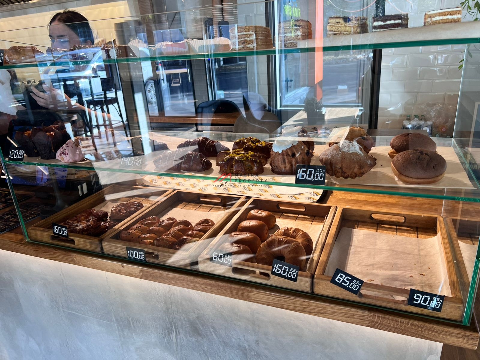 Продажа торгового здания с арендаторами 