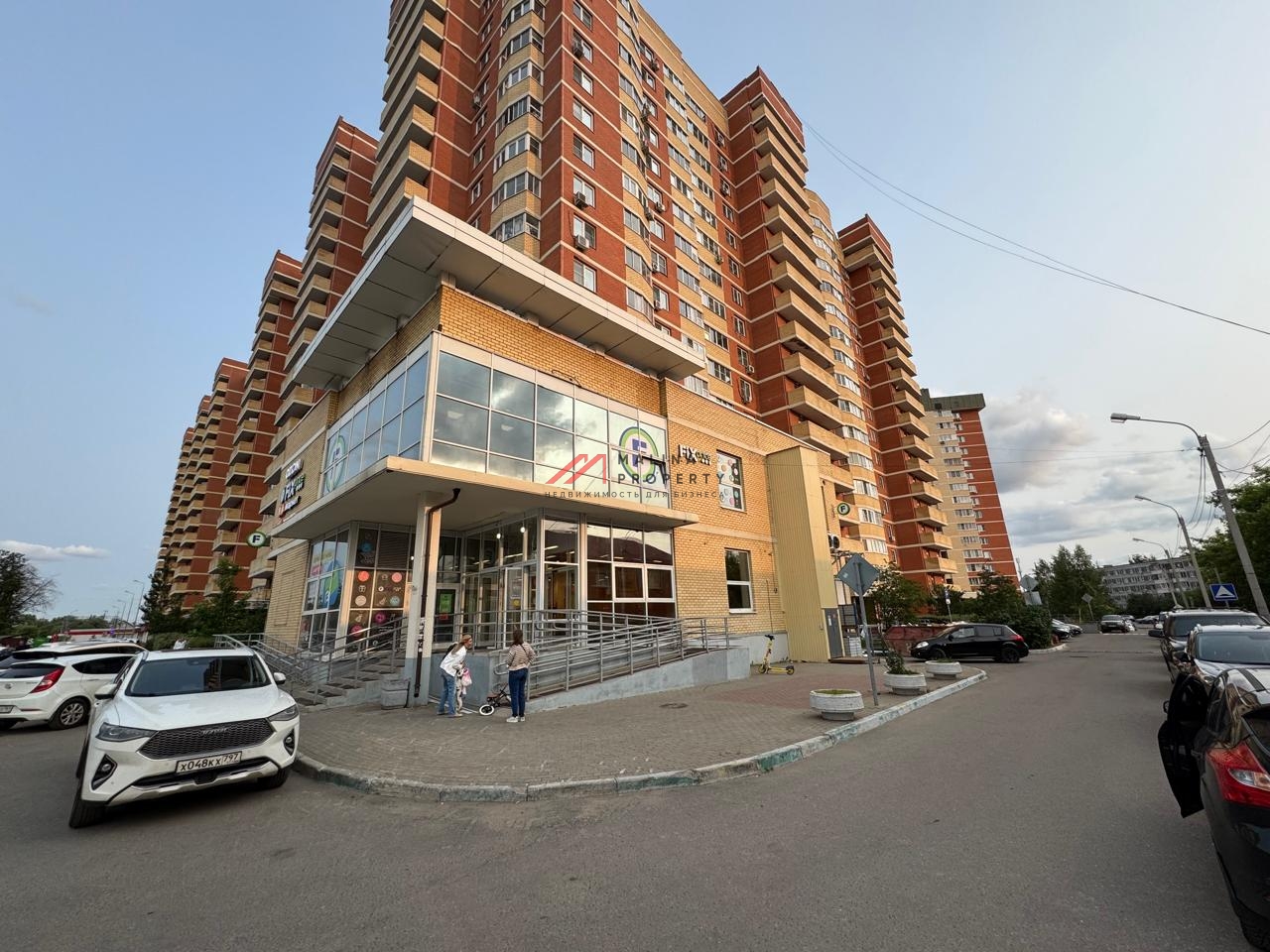 Продажа встроенного здания с арендаторами в г. Лобня