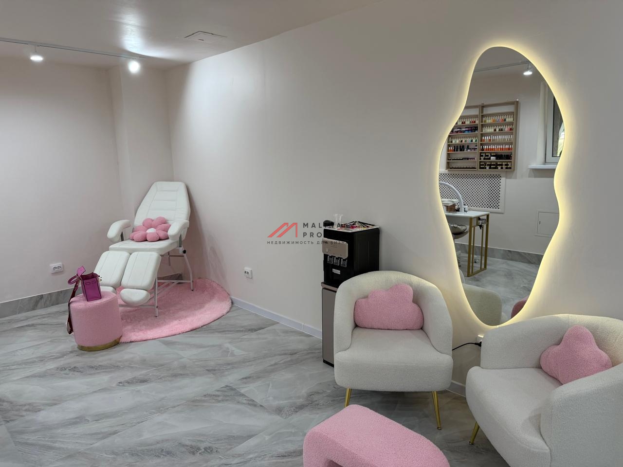 Продажа помещения с арендаторами на ул. Дмитрия Ульянова