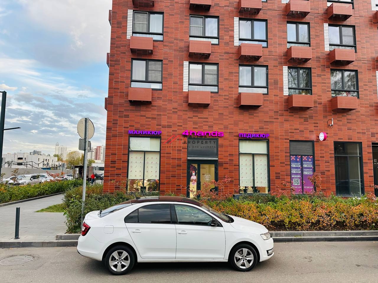 Продажа помещения с арендатором салон красоты 4hands