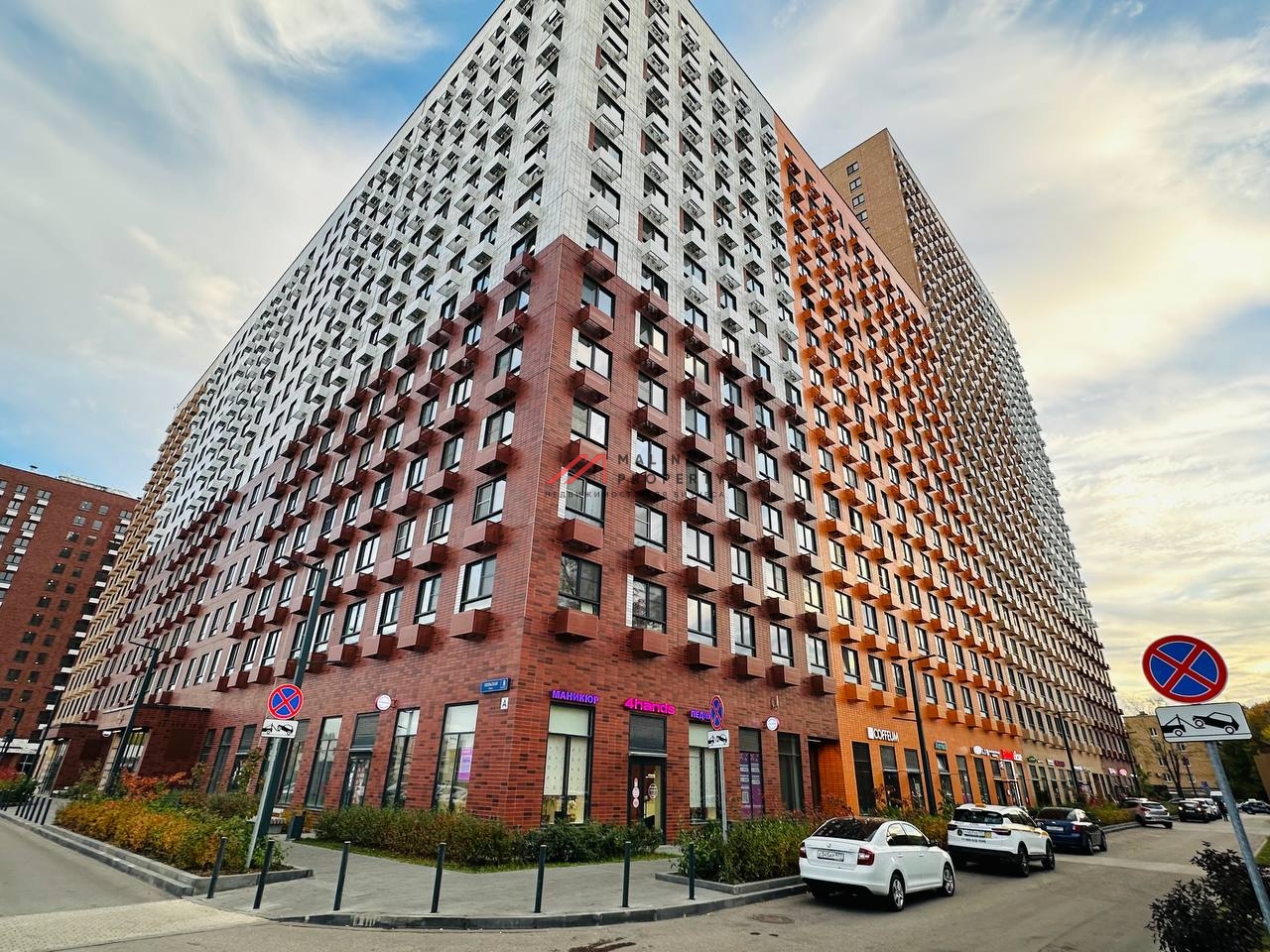 Продажа помещения с арендатором салон красоты 4hands