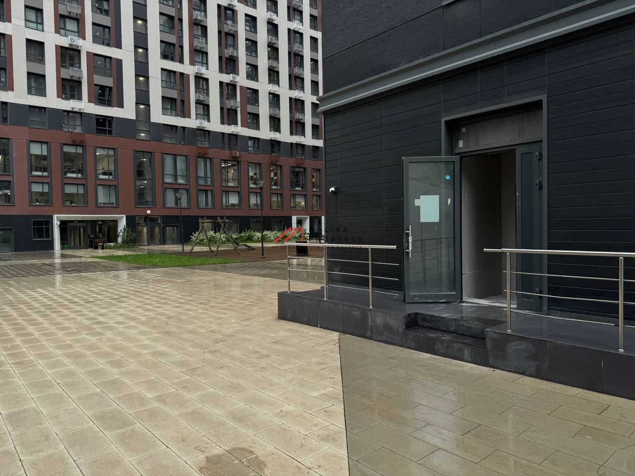 Продажа торгового помещения в жилом комплексе Тринити