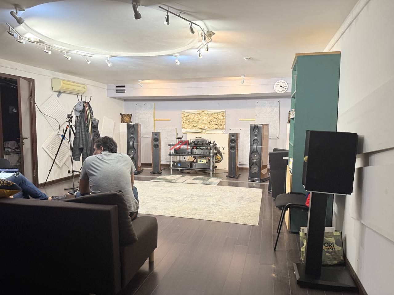 Продажа торгового помещения рядом с метро Октябрьская