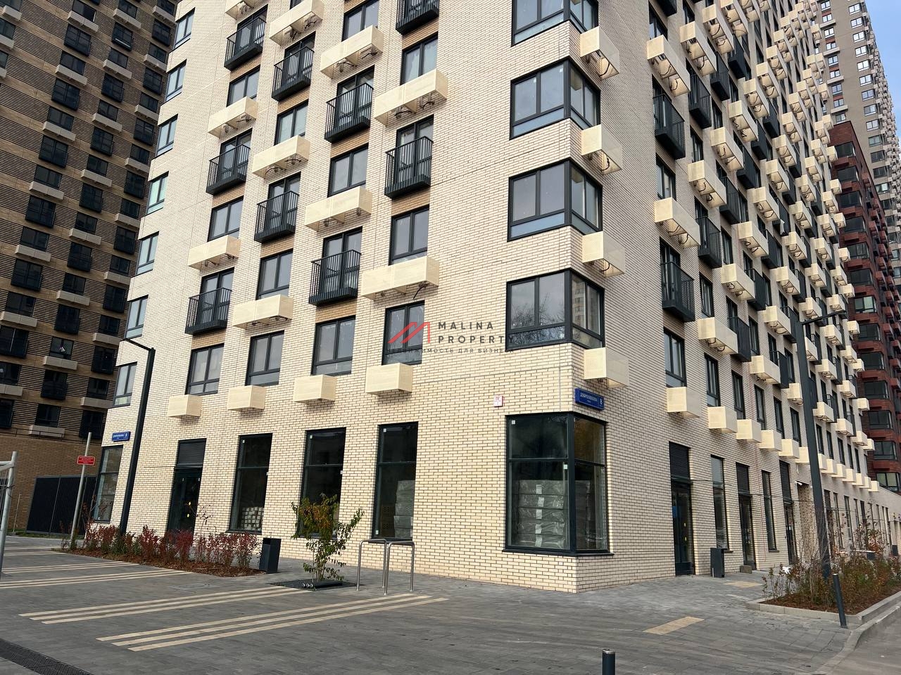 Продажа помещения на въезде в ЖК "Руставели 14"