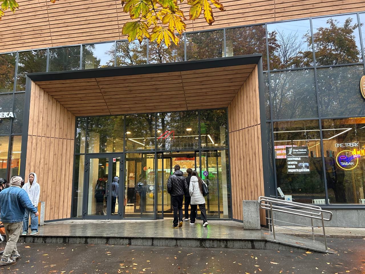 Продажа помещения с аптекой "Диалог" на Ленинском проспекте