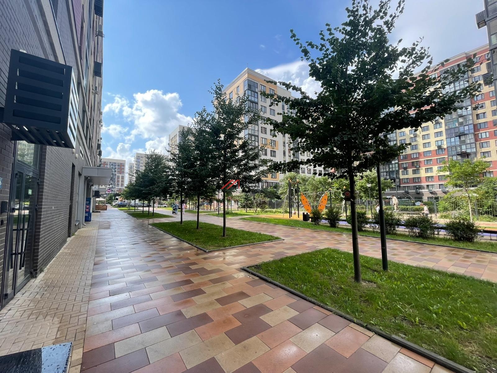 Продажа торгового помещения в ЖК "Испанские кварталы" 