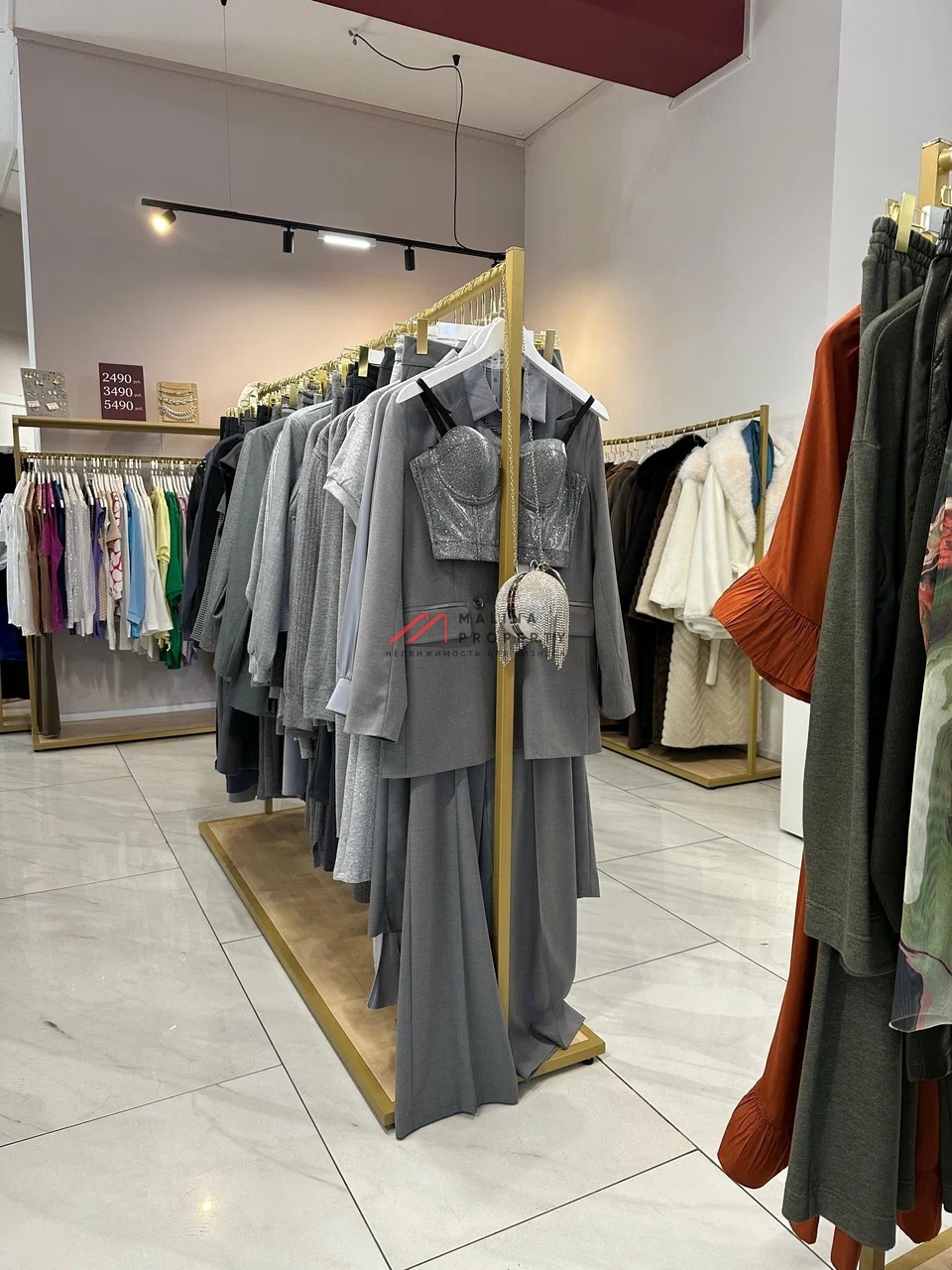 Продажа торгового помещения с арендаторами на Казакова 