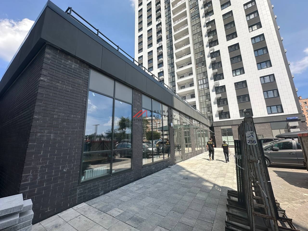 Аренда торгового помещения в новом доме на Яхромской