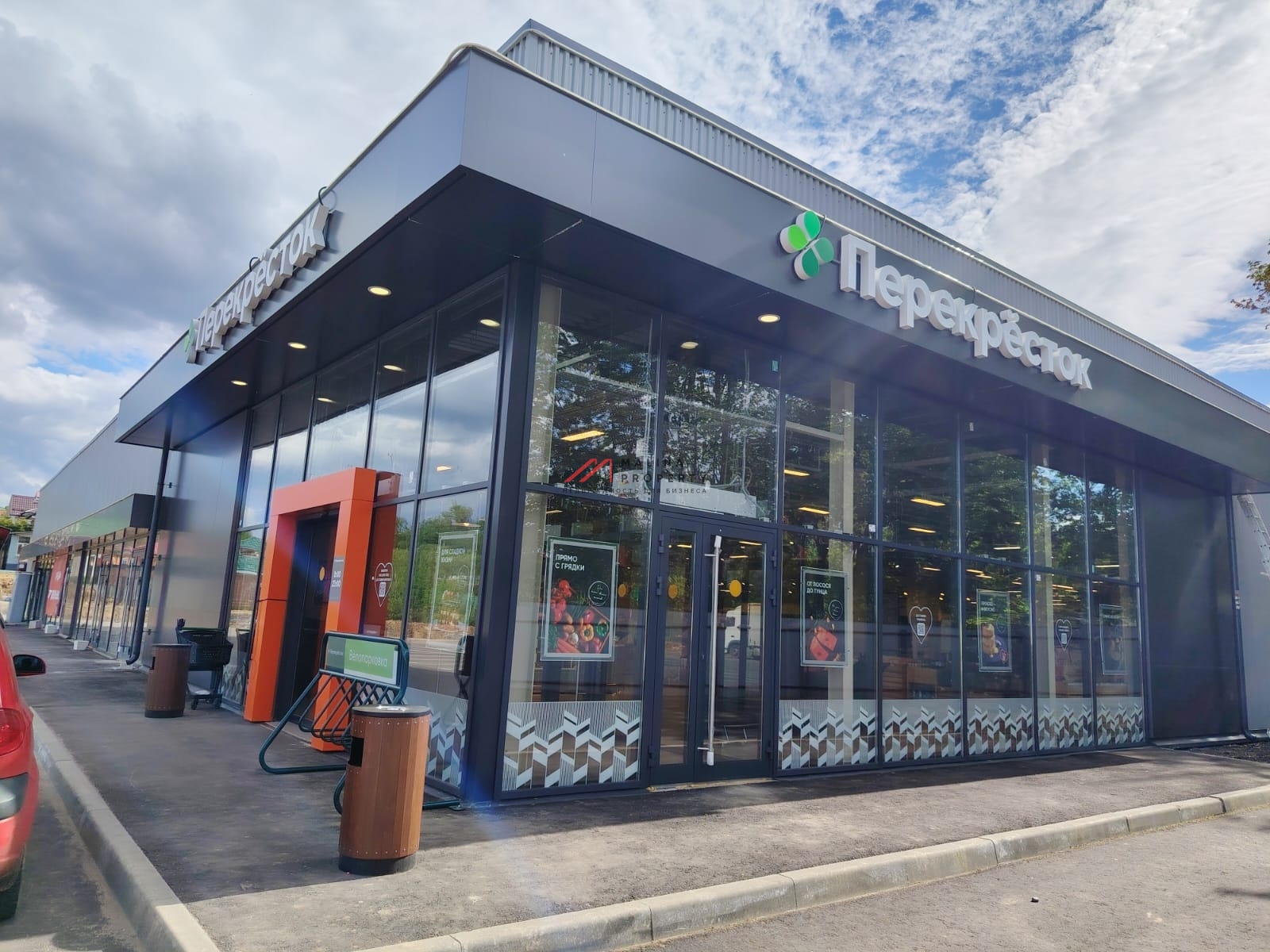 Продажа торгового здания с супермаркетом Перекресток