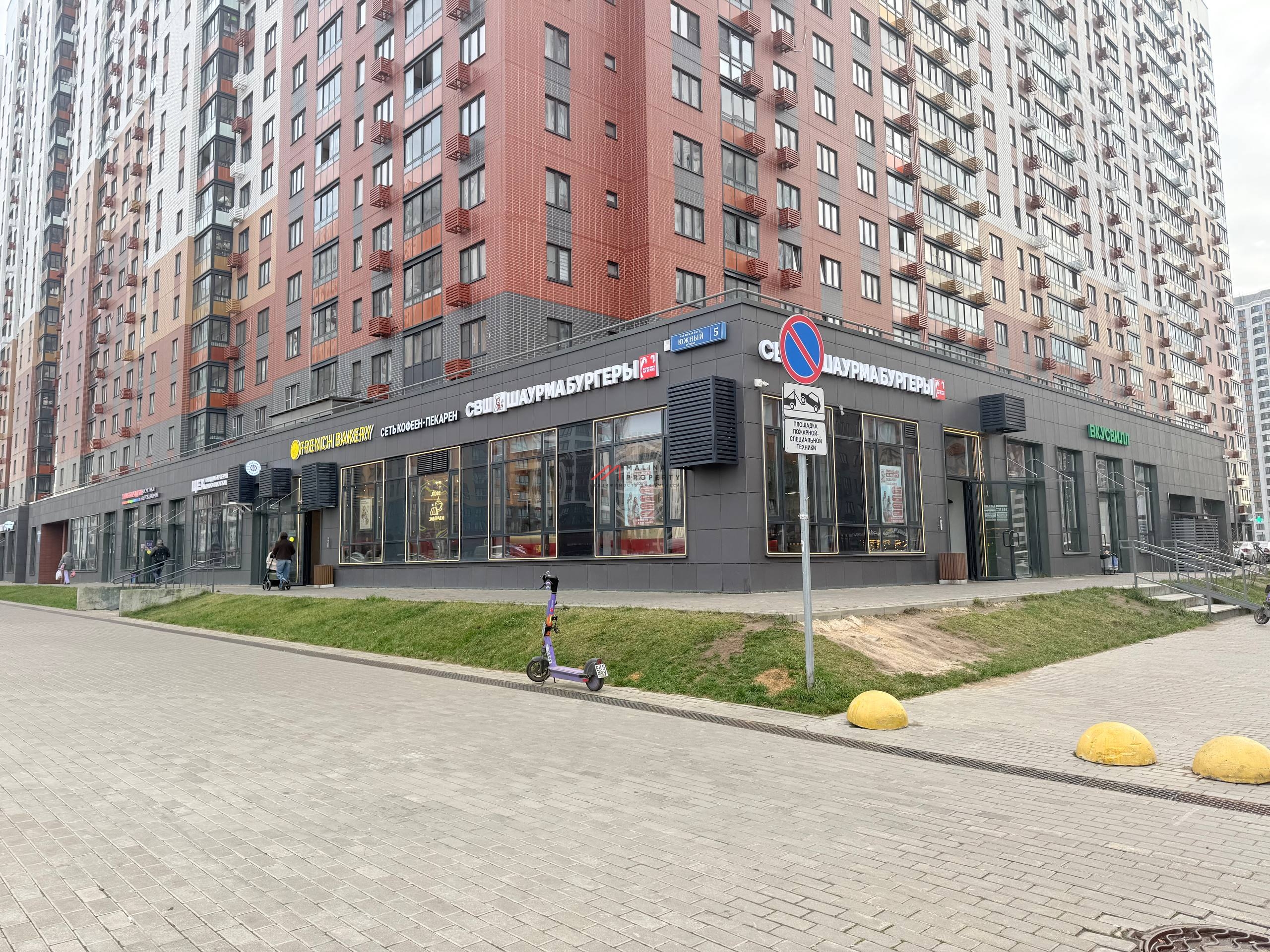 Продажа торгового помещения  в жилом комплексе Южная Битца