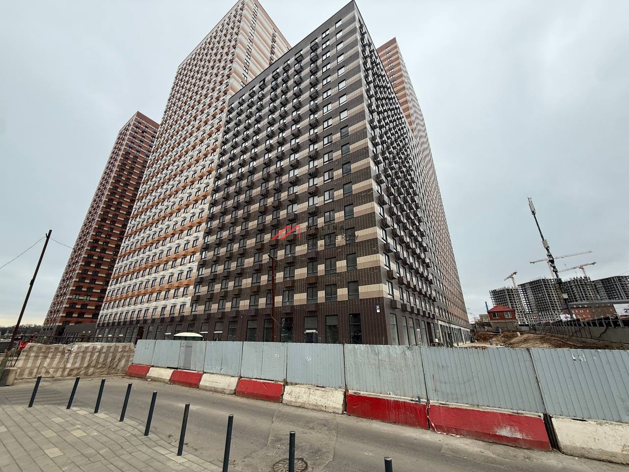 Продажа торгового помещения в ЖК "Сигнальный 16" (1-я линия)