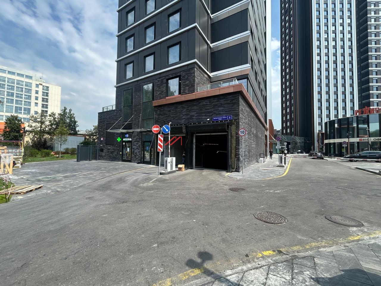 Продажа помещения с арендатором аптека "36,6" в ЖК "Режиссёр"