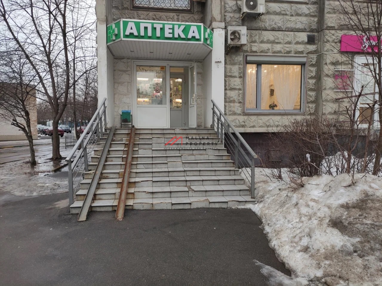 Продажа торгового помещения в районе Отрадное 