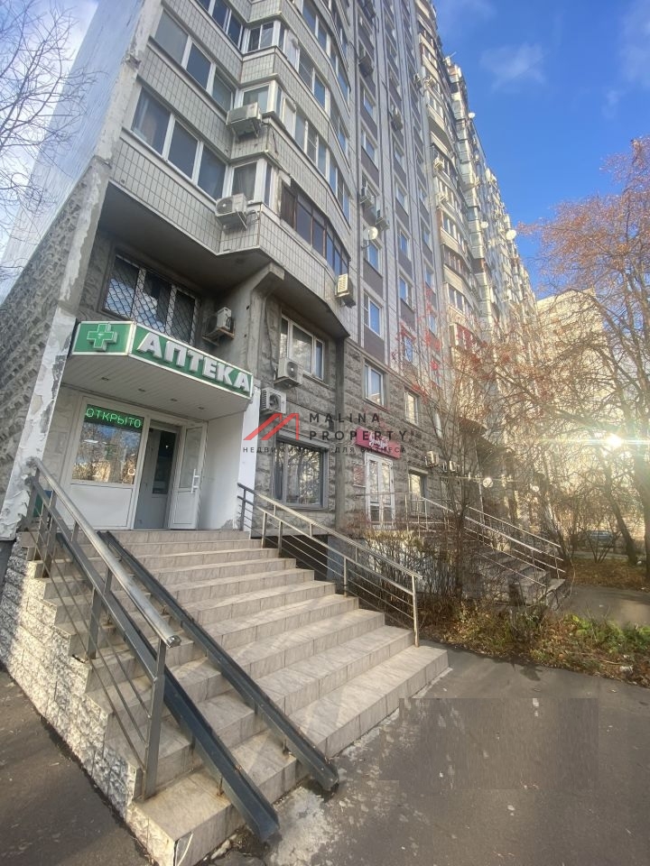 Продажа торгового помещения в районе Отрадное 