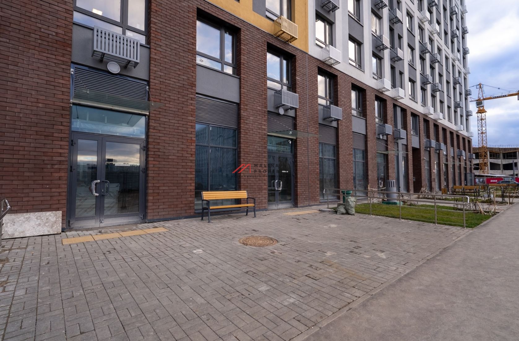 Продажа помещения с арендатором магазин "Пятерочка" в ЖК Лучи