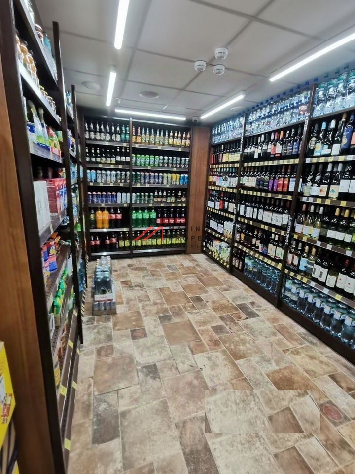 Продажа помещения с арендатором Красное и Белое