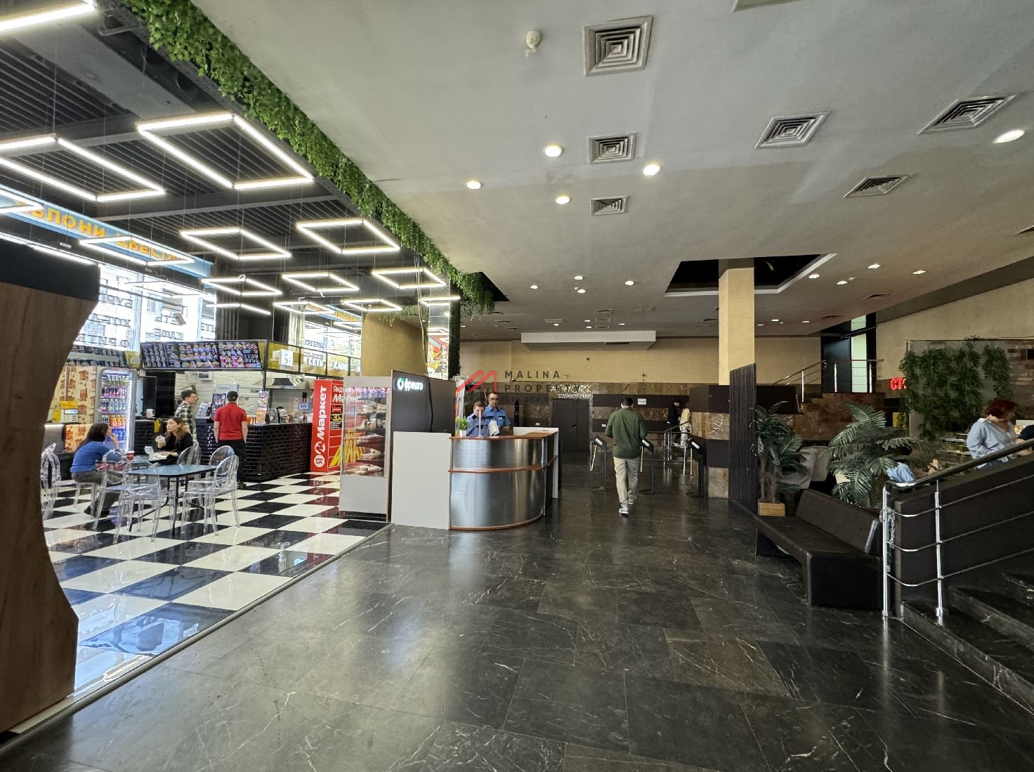 Продажа помещения с арендаторами в бизнec-центре "Виктopия плазa"