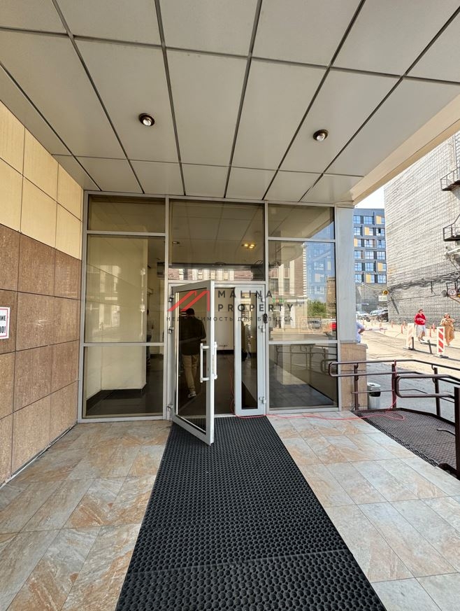 Продажа помещения с арендаторами в бизнec-центре "Виктopия плазa"