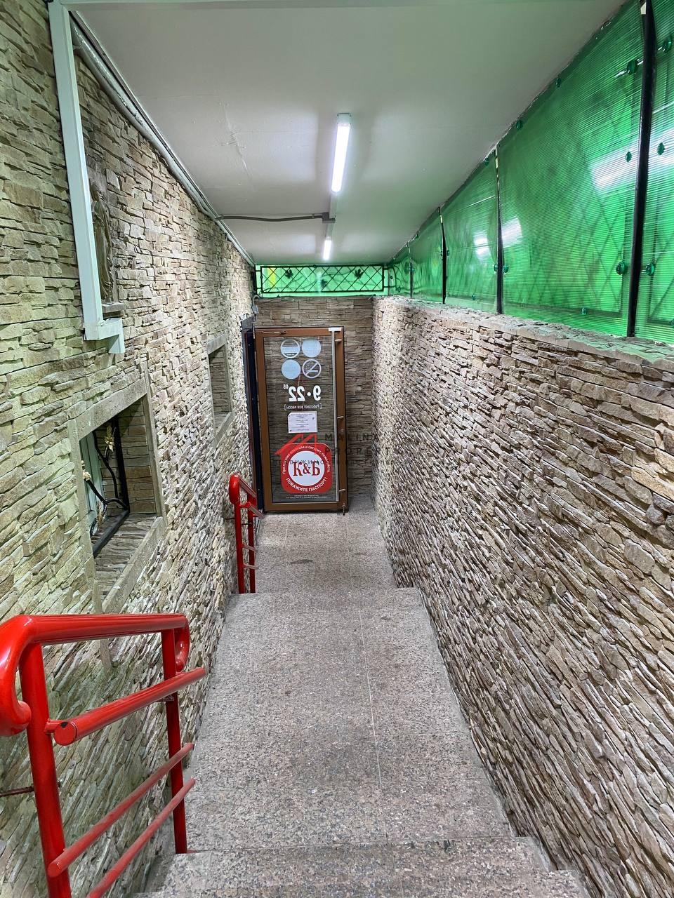 Продажа помещения с магазином "Красное и Белое" на Новом Арбате