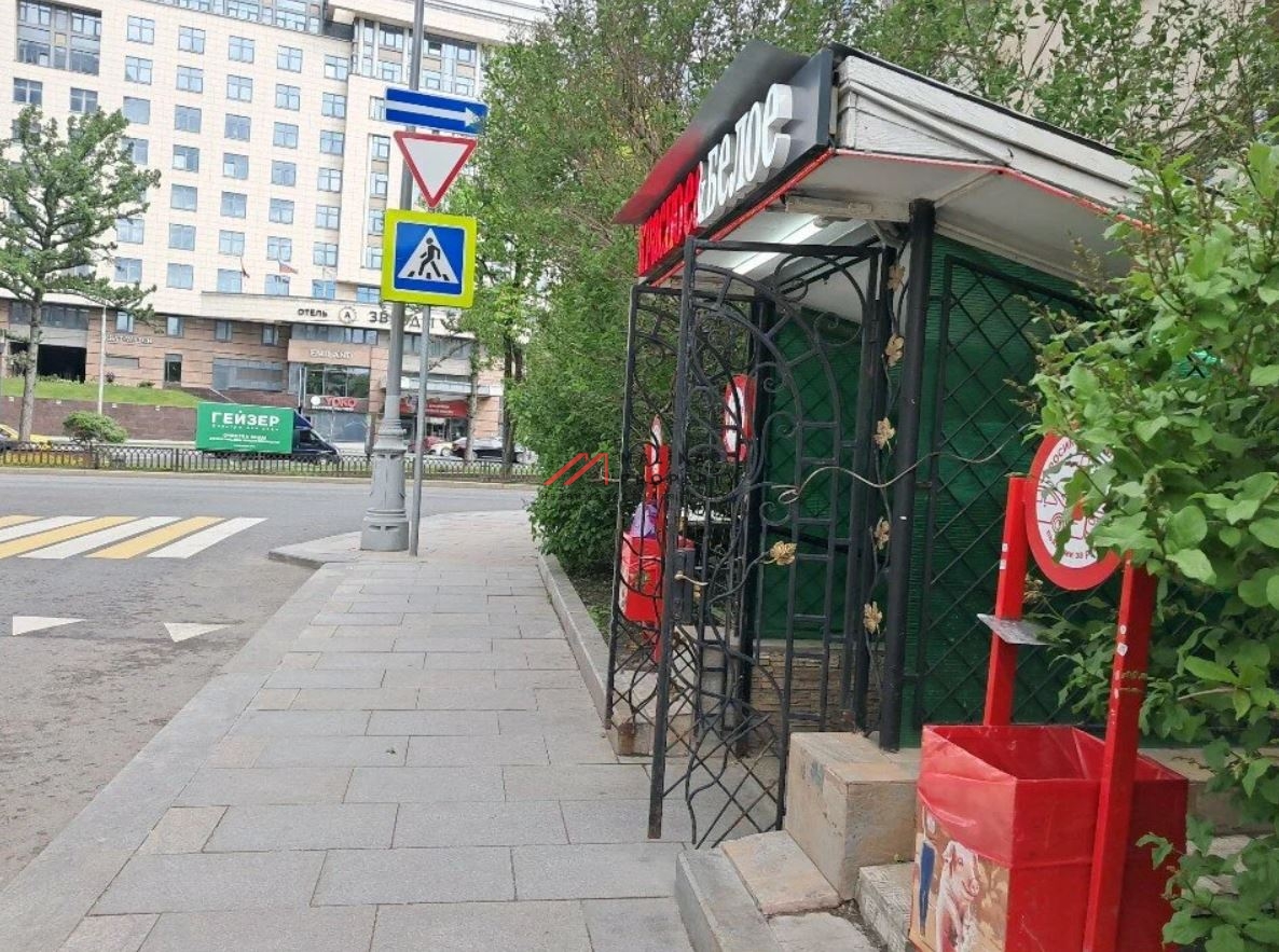 Продажа помещения с магазином "Красное и Белое" на Новом Арбате