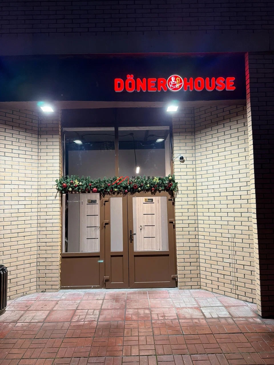 Продажа помещения с арендаторами на Ленинградском проспекте 