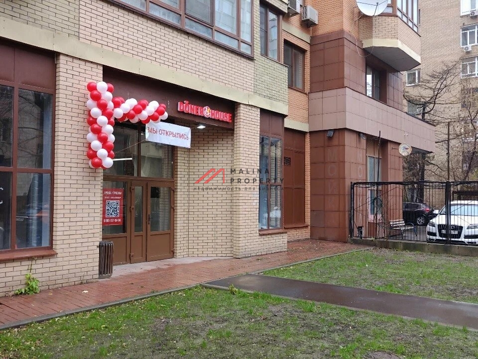 Продажа помещения с арендаторами на Ленинградском проспекте 