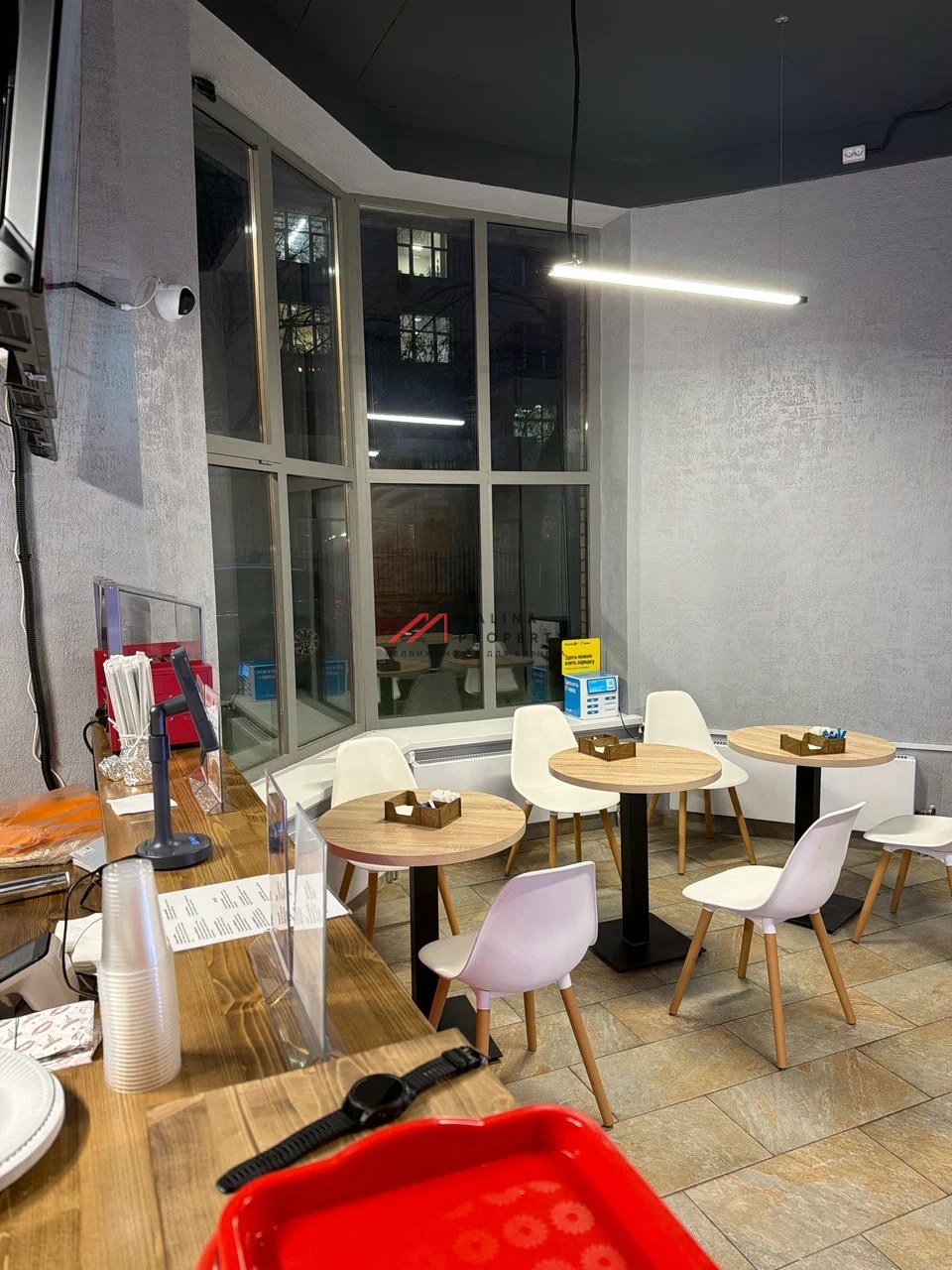 Продажа помещения с арендаторами на Ленинградском проспекте 