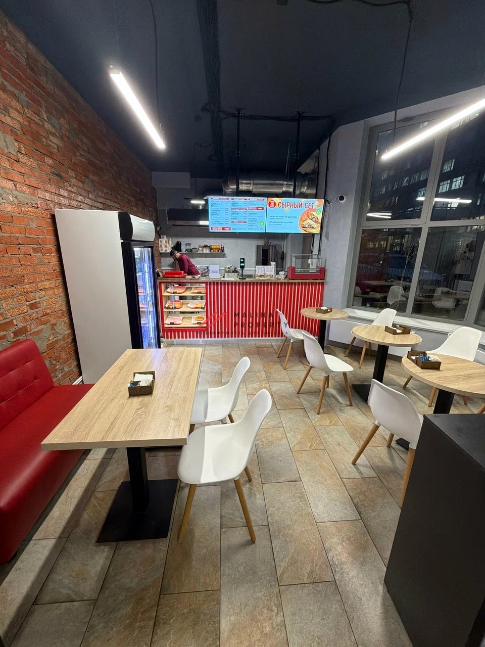 Продажа помещения с арендаторами на Ленинградском проспекте 